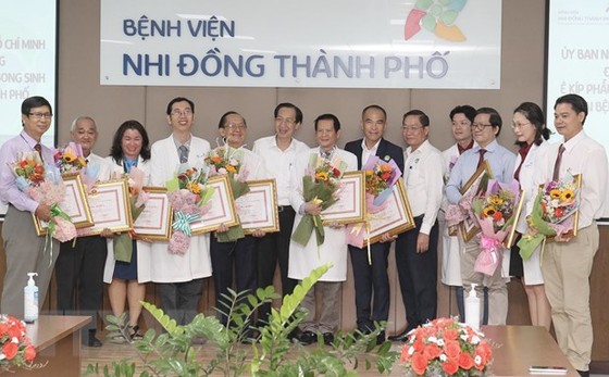 TP.HCM: Sức khỏe cặp song sinh Trúc Nhi-Diệu Nhi tiến triển tốt hình ảnh 2 TP.HCM: Suc khoe cap song sinh Truc Nhi-Dieu Nhi tien trien tot hinh anh 2