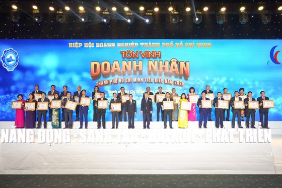 Hưng Thịnh nhận 3 giải thưởng Doanh nghiệp, Doanh nhân TPHCM tiêu biểu 2020 ảnh 5
