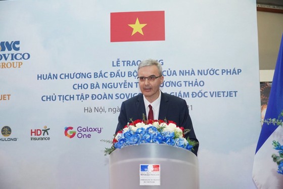 Bà Nguyễn Thị Phương Thảo nhận Huân chương Bắc đẩu bội tinh của Pháp ảnh 2