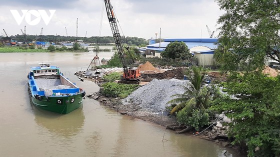 Nguồn cát xây dựng khan hiếm doanh nghiệp và người dân điêu đứng ảnh 1