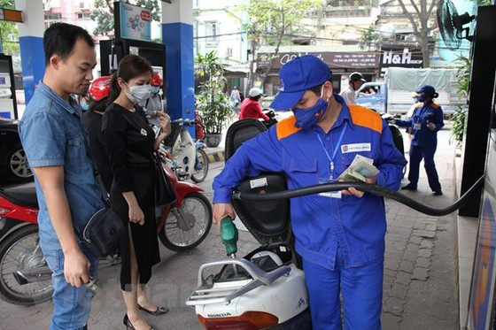 Giá xăng lại tăng tiếp ảnh 1