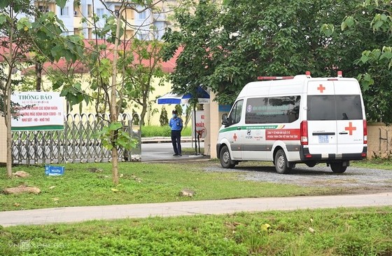 Phong tỏa bệnh viện nhiệt đới Trung ương vì bác sĩ nhiễm Covid-19 ảnh 2