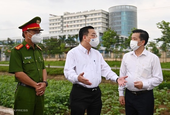 Phong tỏa bệnh viện nhiệt đới Trung ương vì bác sĩ nhiễm Covid-19 ảnh 1