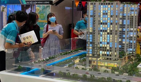 Vốn rẻ chảy mạnh vào sản xuất ảnh 1