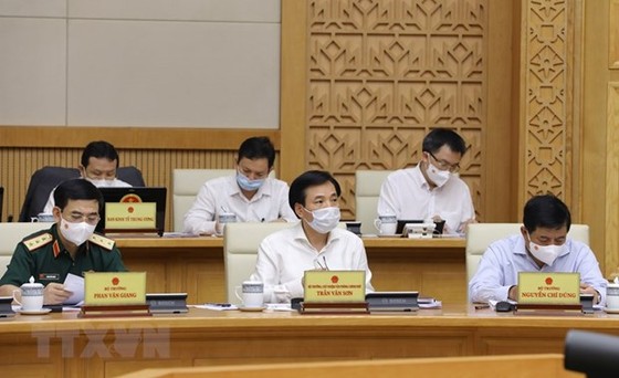 Nghị quyết họp Chính phủ tháng Tư: Kiên định thực hiện mục tiêu kép hình ảnh 2 Nghi quyet hop Chinh phu thang Tu: Kien dinh thuc hien muc tieu kep hinh anh 2