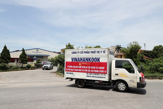 T&T Group ủng hộ 500.000 bộ bơm tiêm vắc-xin Covid-19 cho TPHCM ảnh 1