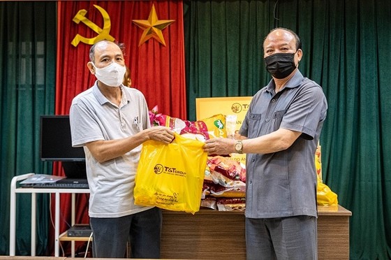 T&T Group trao tặng 3.000 suất quà cho người dân Hà Nội gặp khó khăn do Covid-19 ảnh 1