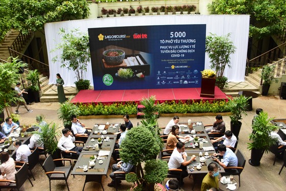 Lan tỏa sức mạnh với “5.000 tô phở yêu thương” phục vụ lực lượng y tế tuyến đầu chống dịch ảnh 1
