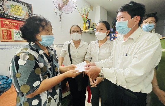 Thăm hỏi gia đình nạn nhân trong vụ cháy 2 người chết ảnh 2