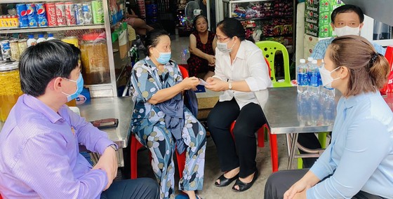 Thăm hỏi gia đình nạn nhân trong vụ cháy 2 người chết ảnh 1
