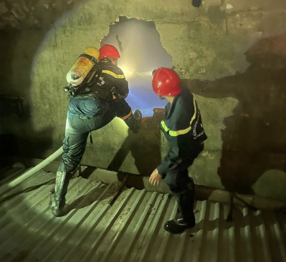 Thăm hỏi gia đình nạn nhân vụ cháy ở quận Tân Phú ảnh 2