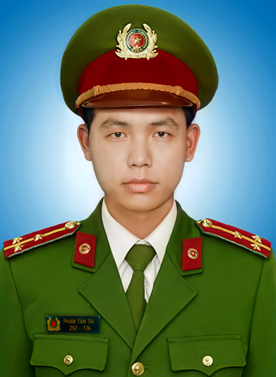 Tiễn đưa Đại úy Phan Tấn Tài về đất mẹ ảnh 1