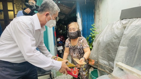 Phó Chủ tịch UBND TPHCM Ngô Minh Châu: TPHCM không để bà con thiếu ăn, thiếu mặc do dịch Covid-19 ảnh 3