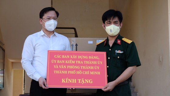 Văn phòng Thành ủy TPHCM thăm hỏi, động viên lực lượng tuyến đầu ảnh 3