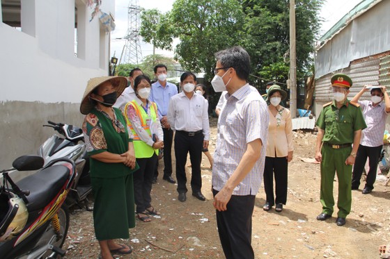 Phó Thủ tướng Vũ Đức Đam yêu cầu huyện Bình Chánh tập trung chăm sóc, điều trị F0 ảnh 1