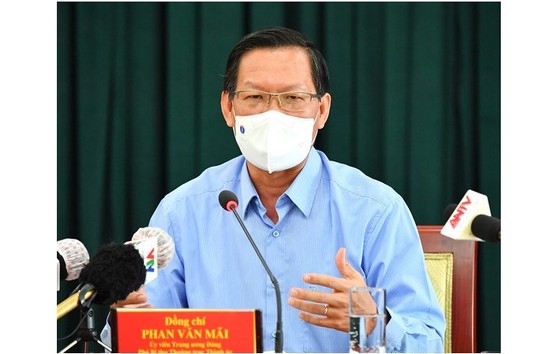 Chủ tịch UBND TPHCM Phan Văn Mãi: TPHCM sẽ thí điểm mở lại dịch vụ ăn uống tại chỗ ảnh 1