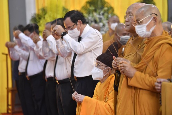 Đoàn lãnh đạo TPHCM dự lễ tưởng niệm Đại lão Hòa thượng Thích Phổ Tuệ ảnh 1