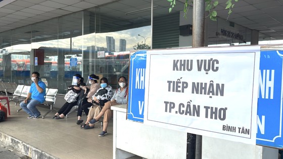Bộ Tư lệnh TPHCM tiếp tục phối hợp đưa 700 người dân về quê theo nguyện vọng ảnh 3