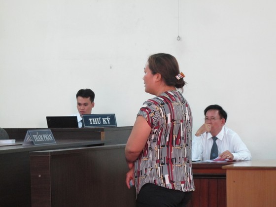 Truy tố vợ chồng thư ký tòa án lừa đảo “chạy án” ảnh 1
