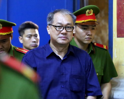 Xét xử "đại án" 6.127 tỷ đồng: Bị cáo Phạm Công Danh bức xúc vì lãi ngoài ảnh 1