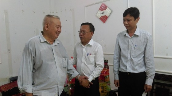 Trưởng Ban Dân vận Thành ủy TPHCM thăm các gia đình chính sách ảnh 3