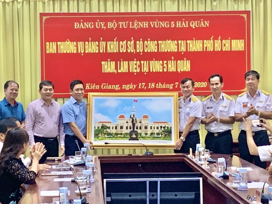 Phát huy mọi nguồn lực góp phần cùng Thành phố và Ngành Công thương phát triển bền vững ảnh 1