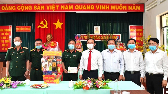 Bí thư Thành ủy TPHCM Nguyễn Văn Nên thăm, chúc tết các đơn vị quân đội ảnh 1