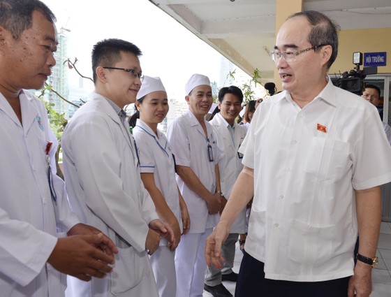 Gặp Bí thư Thành ủy TPHCM Nguyễn Thiện Nhân, doanh nghiệp “than” về thủ tục hành chính ảnh 2