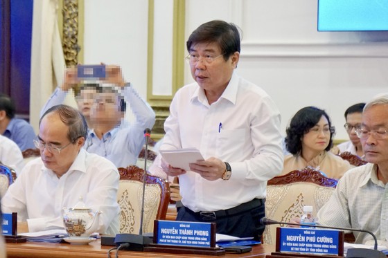 6 đồng chí Ủy viên Bộ Chính trị làm việc tại TPHCM về văn kiện Đại hội Đảng lần thứ XIII ảnh 4
