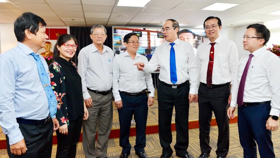 Bí thư Thành ủy TPHCM Nguyễn Thiện Nhân kêu gọi báo chí giám sát kết quả cải cách hành chính ảnh 1