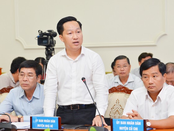 Chủ tịch UBND TPHCM Nguyễn Thành Phong: “Đừng để lúc về hưu, tự đi làm giấy tờ mới thấy dân khổ” ảnh 2