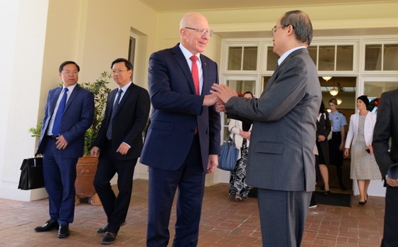 Toàn quyền Australia lái xe chở Bí thư Thành ủy TPHCM Nguyễn Thiện Nhân ảnh 6