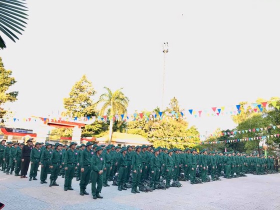 Thanh niên TPHCM tự hào lên đường nhập ngũ ảnh 8