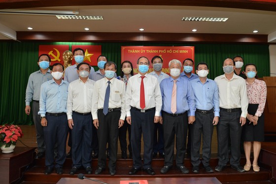 Bí thư Thành ủy TPHCM Nguyễn Thiện Nhân trao quyết định cán bộ tại quận 7 và Đảng ủy Khối ảnh 2