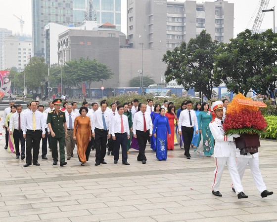 Phó Thủ tướng Thường trực Chính phủ kỳ vọng TPHCM tiếp tục đi đầu cả nước về thi đua yêu nước ảnh 1