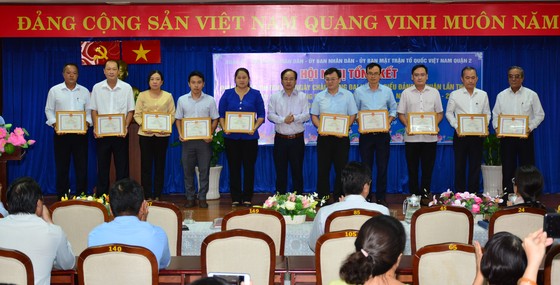 Chuyển bãi rác thành vườn rau xanh để 'san sẻ yêu thương' ảnh 1
