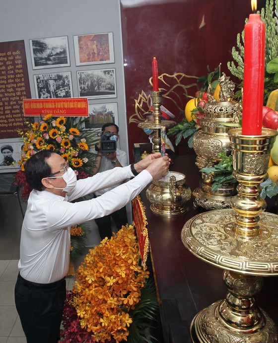 Bí thư Thành ủy TPHCM Nguyễn Văn Nên viếng, dâng hương tại di tích lịch sử quốc gia ở quận 5 ảnh 2