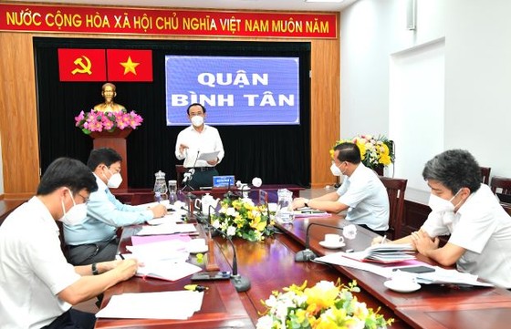 Bí thư Thành ủy TPHCM kiểm tra công tác phòng chống dịch Covid-19 tại điểm nóng Bình Tân ảnh 1