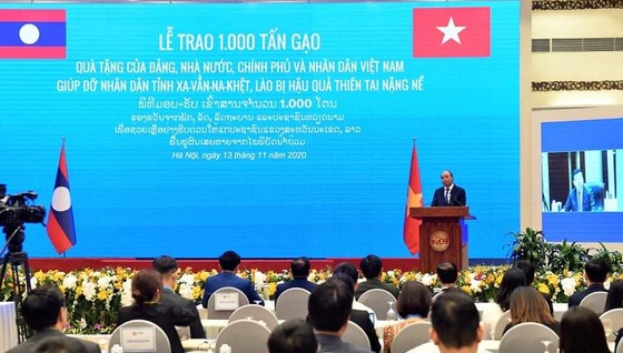 Tặng 1.000 tấn gạo cho nhân dân Lào khắc phục hậu quả thiên tai tại tỉnh Savannakhet ảnh 1