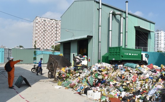 Di dời điểm trung chuyển rác gây ô nhiễm môi trường Sở Gà ảnh 1