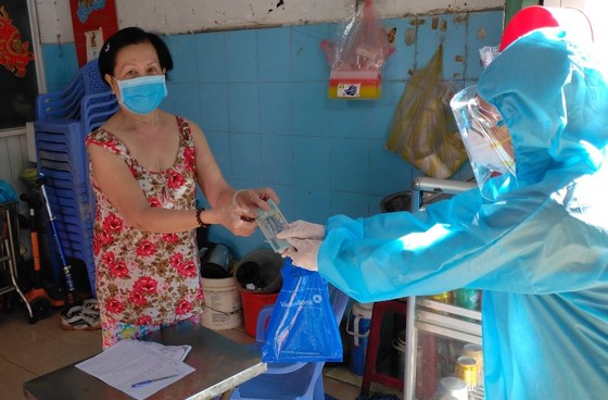 Quận 11 chuyển vùng đỏ sang vùng xanh trong phòng, chống dịch Covid-19 ảnh 1