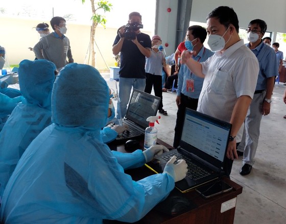 Sớm triển khai tiêm vaccine cho các doanh nghiệp hoạt động '3 tại chỗ' ảnh 1