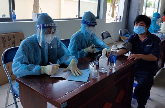Sớm triển khai tiêm vaccine cho các doanh nghiệp hoạt động '3 tại chỗ' ảnh 2