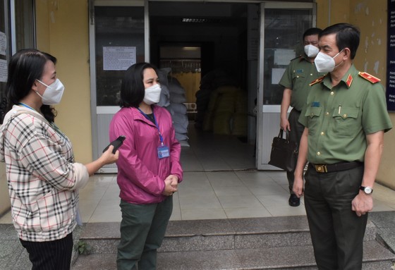 Lãnh đạo TPHCM thăm, động viên các 'pháo đài' chống dịch ảnh 6