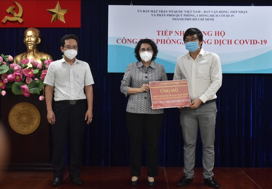 TPHCM tiếp nhận gần 3 tỷ đồng ủng hộ chống dịch Covid-19 ảnh 1