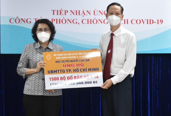 TPHCM tiếp nhận gần 3 tỷ đồng ủng hộ chống dịch Covid-19 ảnh 2