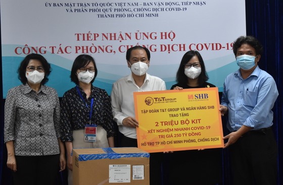 TPHCM tiếp nhận 4 triệu kit test nhanh kháng nguyên trị giá 373 tỷ đồng ảnh 1