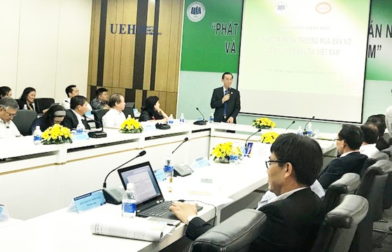Nhìn nợ ngân hàng theo khía cạnh "ân nhân" ảnh 1