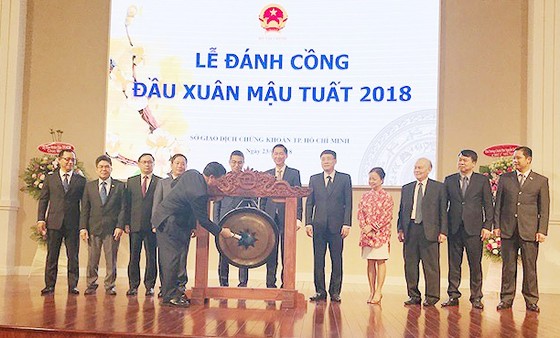 Nhà đầu tư nước ngoài đổ xô vào thị trường chứng khoán Việt Nam ảnh 1