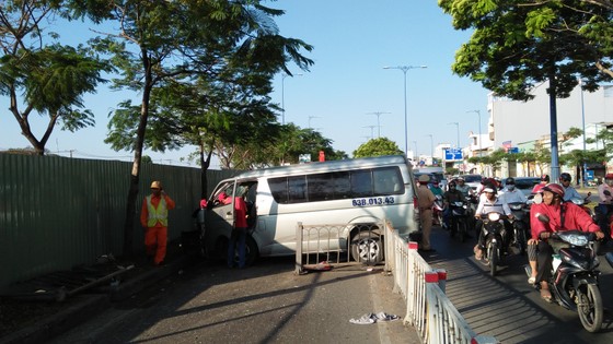 Xe khác “đại náo” trên đại lộ Võ Văn Kiệt, nhiều người hoảng sợ ảnh 2